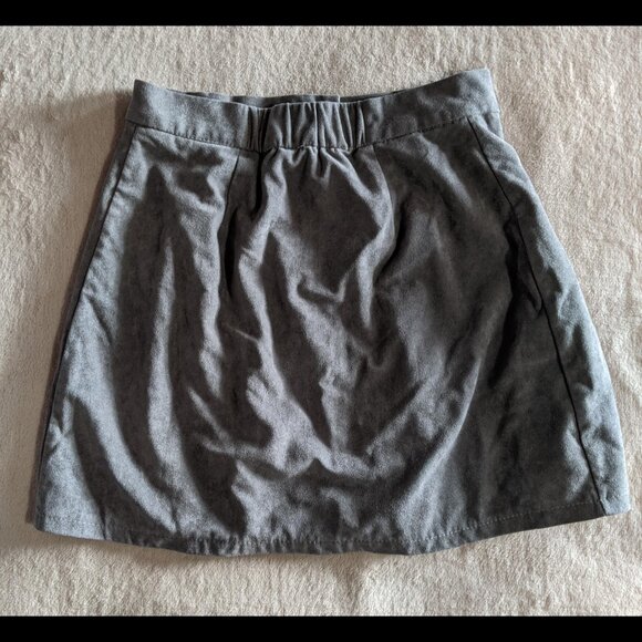 High-Waisted Pleated Button-Up Skirt - Picture 3 of 8